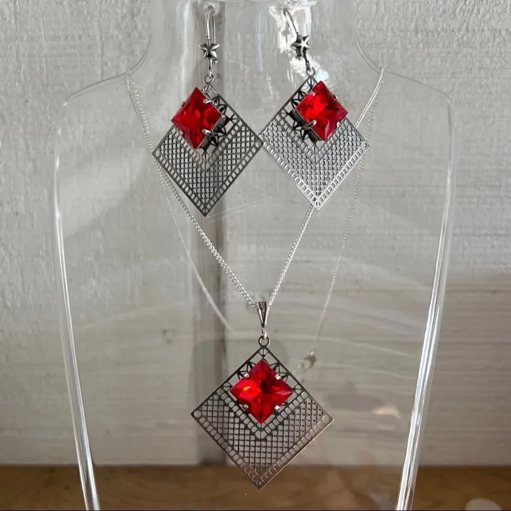 Necklace and earring set with red Swarovski crystals with silver design